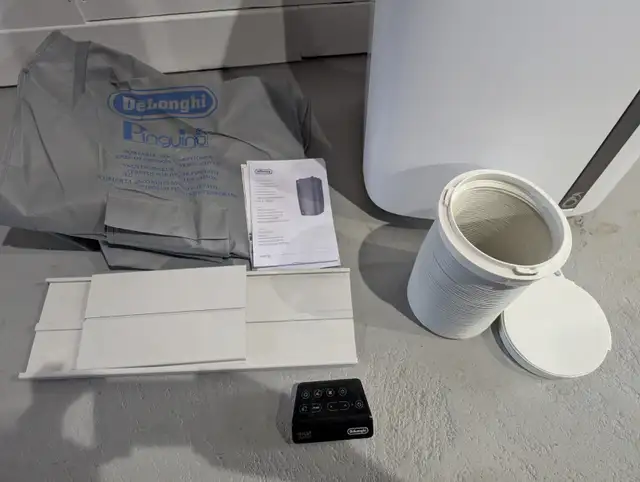 DeLonghi 14,000 BTU Portable Air Conditioner For Sale - Photo 9