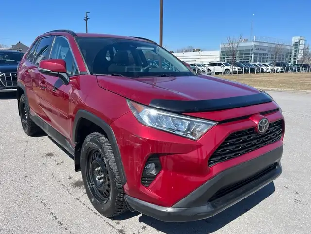 2021 Toyota RAV4 XLE - Photo 3