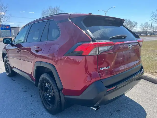 2021 Toyota RAV4 XLE - Photo 5