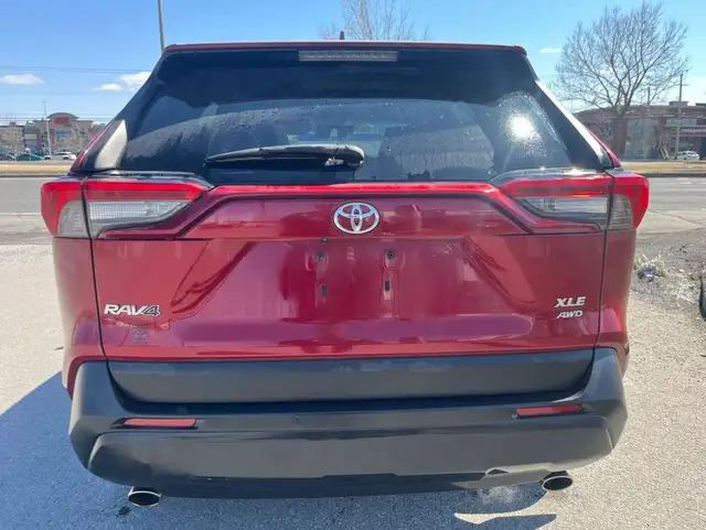 2021 Toyota RAV4 XLE - Photo 6
