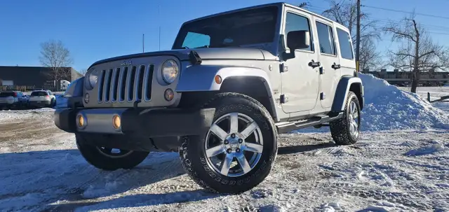 2016 Jeep Wrangler Unlimited Sahara - Removable Roof, No Issues! - Photo 3