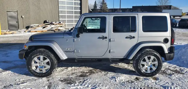 2016 Jeep Wrangler Unlimited Sahara - Removable Roof, No Issues! - Photo 4