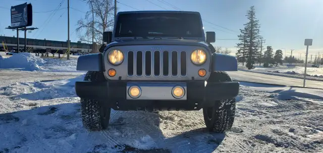 2016 Jeep Wrangler Unlimited Sahara - Removable Roof, No Issues! - Photo 7