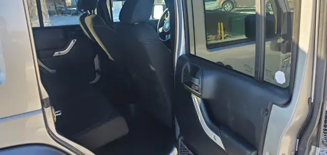 2016 Jeep Wrangler Unlimited Sahara - Removable Roof, No Issues! - Photo 11