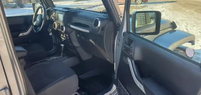 2016 Jeep Wrangler Unlimited Sahara - Removable Roof, No Issues! - Photo 12