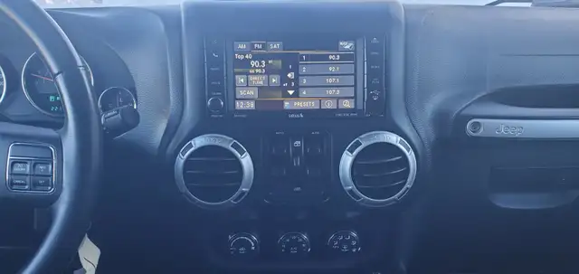 2016 Jeep Wrangler Unlimited Sahara - Removable Roof, No Issues! - Photo 14