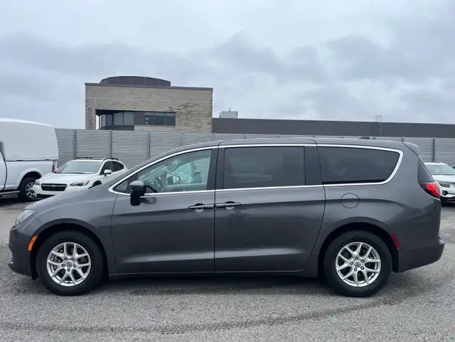 2022 Chrysler Grand Caravan SXT - Photo 4