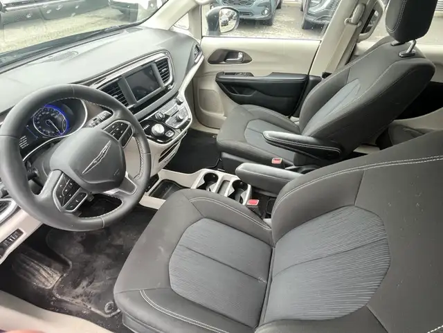 2022 Chrysler Grand Caravan SXT - Photo 9
