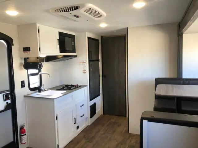 2027 BTB CAMPER TRAILER RV RENTALS NEWEST & CLEANEST UNIT! ! - Photo 11