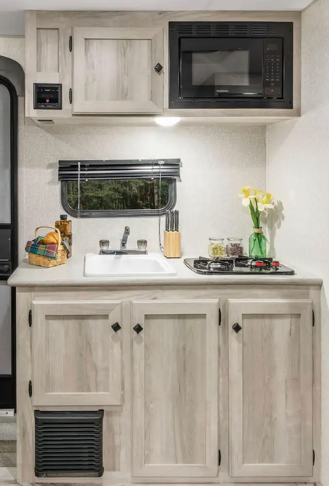 2027 BTB CAMPER TRAILER RV RENTALS NEWEST & CLEANEST UNIT! ! - Photo 18