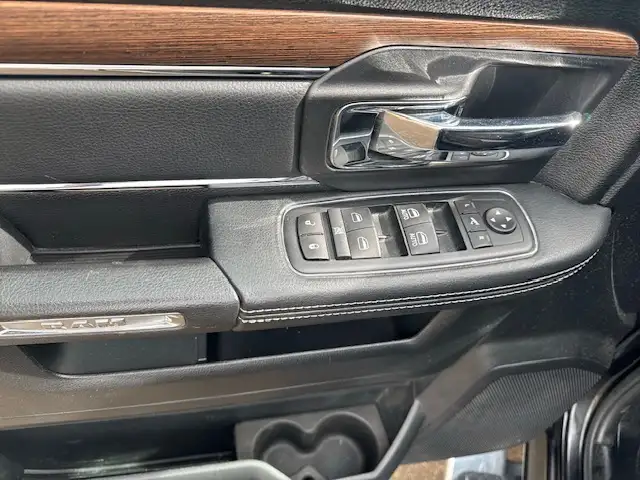 2016 Ram 1500 Laramie- WARRANTY INC, REMOTE START, LEATHER, ROOF - Photo 9