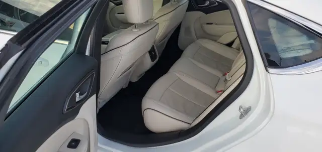 2015 CHRYSLER 200C V6 - AWD, Loaded Luxury Trim, Remote Start - Photo 9