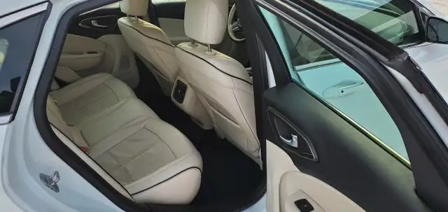 2015 CHRYSLER 200C V6 - AWD, Loaded Luxury Trim, Remote Start - Photo 11