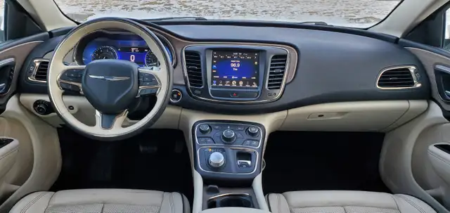 2015 CHRYSLER 200C V6 - AWD, Loaded Luxury Trim, Remote Start - Photo 13