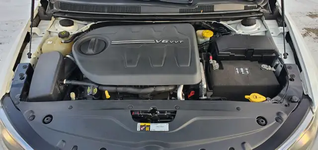 2015 CHRYSLER 200C V6 - AWD, Loaded Luxury Trim, Remote Start - Photo 19