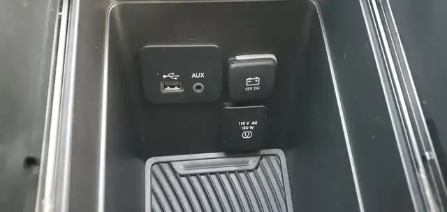 2015 CHRYSLER 200C V6 - AWD, Loaded Luxury Trim, Remote Start - Photo 20