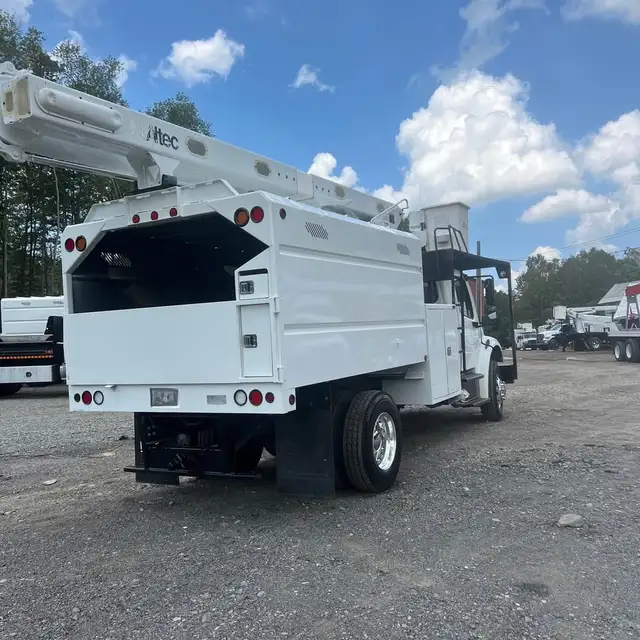 2015 Freightliner M2-106 Altec LR7-58 Bucket Truck - Photo 4