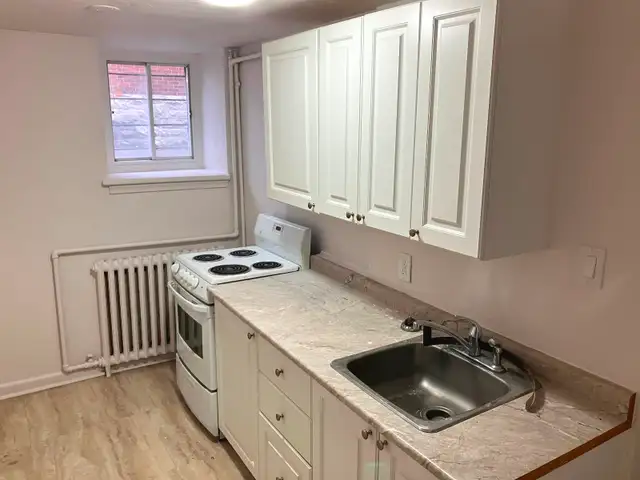 Sandy Hill Basement Bachelor/Studio Apartment for Rent -257 Daly - Photo 2