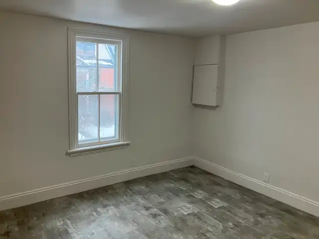 HUGE 2 Bedroom   Den, 2 Bathroom Centretown Apartment 542 Bay St - Photo 7