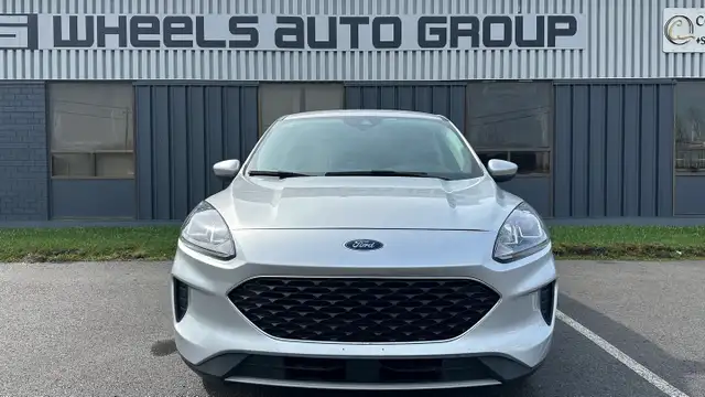 2020 Ford Escape SE Plug-In Hybrid - Photo 2