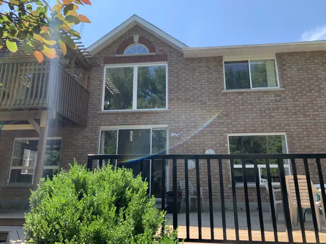 4 Bedroom, 3 Bath Executive Home in ravine setting - Photo 2