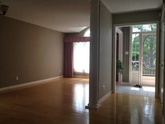 4 Bedroom, 3 Bath Executive Home in ravine setting - Photo 9