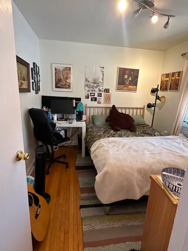 Beautiful 3 Bedroom Apartment, Private Laundry and Parking - Photo 5