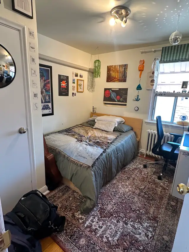 Beautiful 3 Bedroom Apartment, Private Laundry and Parking - Photo 6