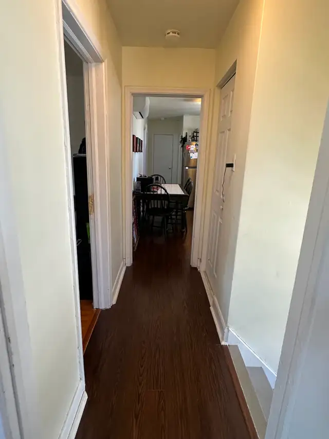 Beautiful 3 Bedroom Apartment, Private Laundry and Parking - Photo 14