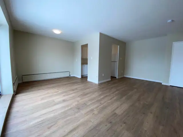 South Facing 1-Bedroom Apartment in Quiet Building in Brampton - Photo 3