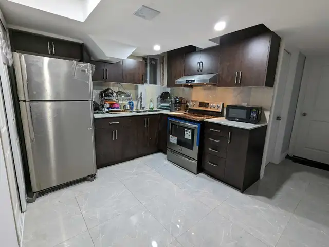 Furnished LUXURY Apartment FREE UTILITIES - Photo 8