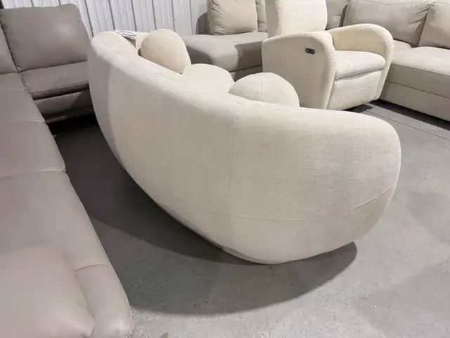 Modern curved fabric sofa - Photo 3