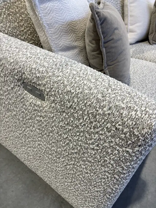 Bouclè fabric power sofa - Photo 4