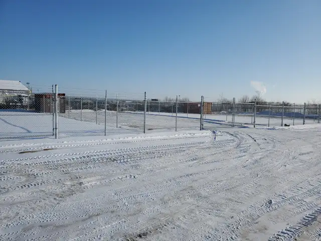 COMPOUND SPACE FOR RENT 50x100' - Photo 2