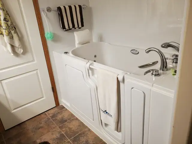 Safe Step Tub  - Like New