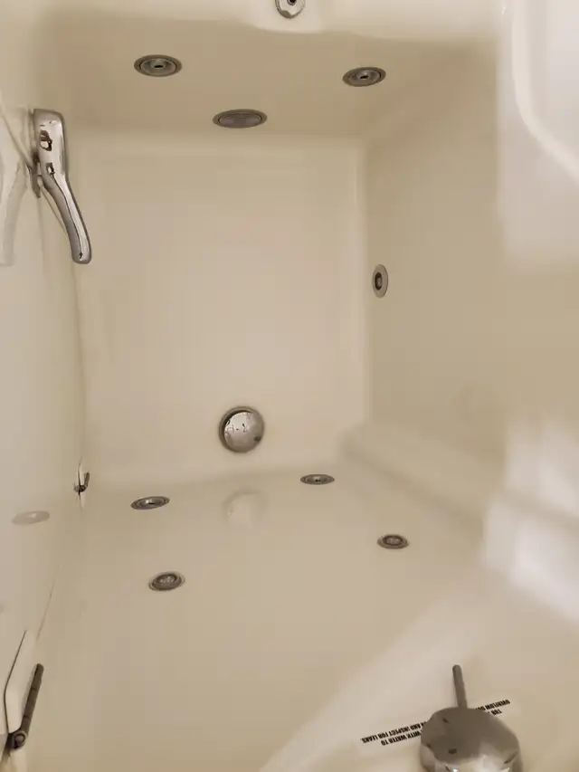 Safe Step Tub  - Like New - Photo 3