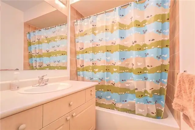 1 Large, bright upstairs bedroom- 3 min walk to UOIT in North Os - Photo 6