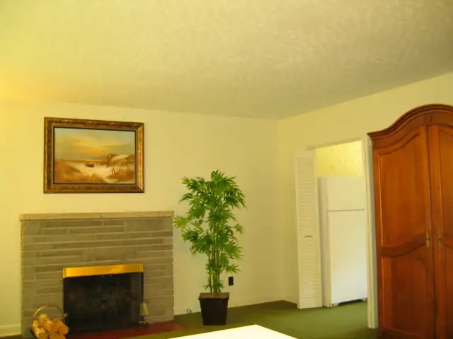 Large Furnished room. Utilities included, Free WIFI, Female only - Photo 7