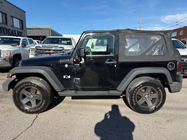 2009 Jeep Wrangler X 4WD 6 SPD MANUAL-NO ACCIDENTS-ALLOYS-ONLY $ - Photo 2