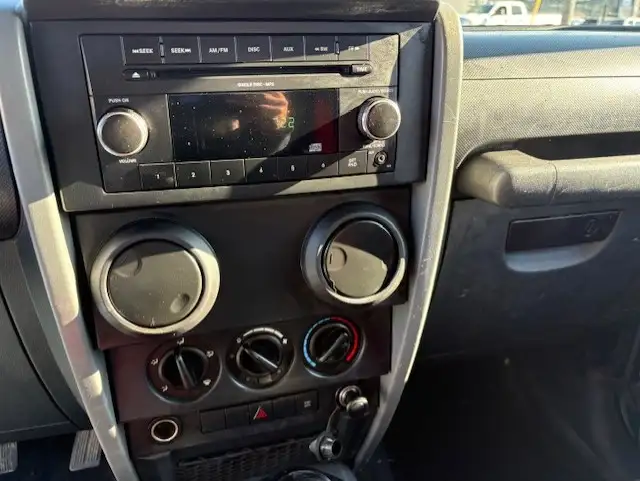 2009 Jeep Wrangler X 4WD 6 SPD MANUAL-NO ACCIDENTS-ALLOYS-ONLY $ - Photo 14