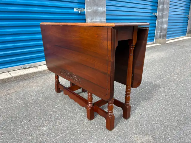 Gibbard Duncan Phyfe Table