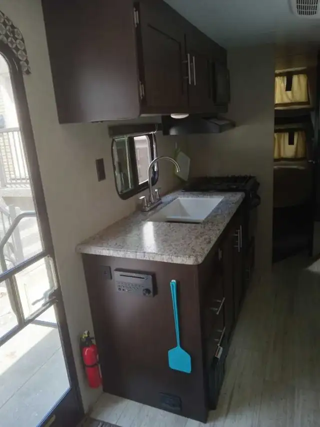 Don't camp in a ⛺️, consider this 2018 Sportsman 231 BHLE - Photo 7