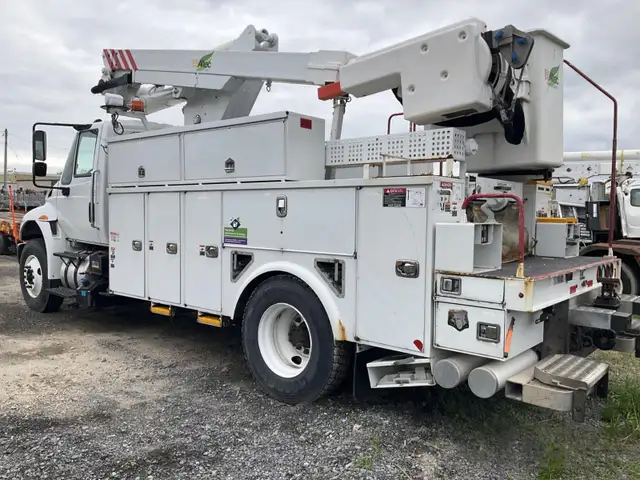 2016 International 4400 Altec T441M Bucket Truck - Photo 3
