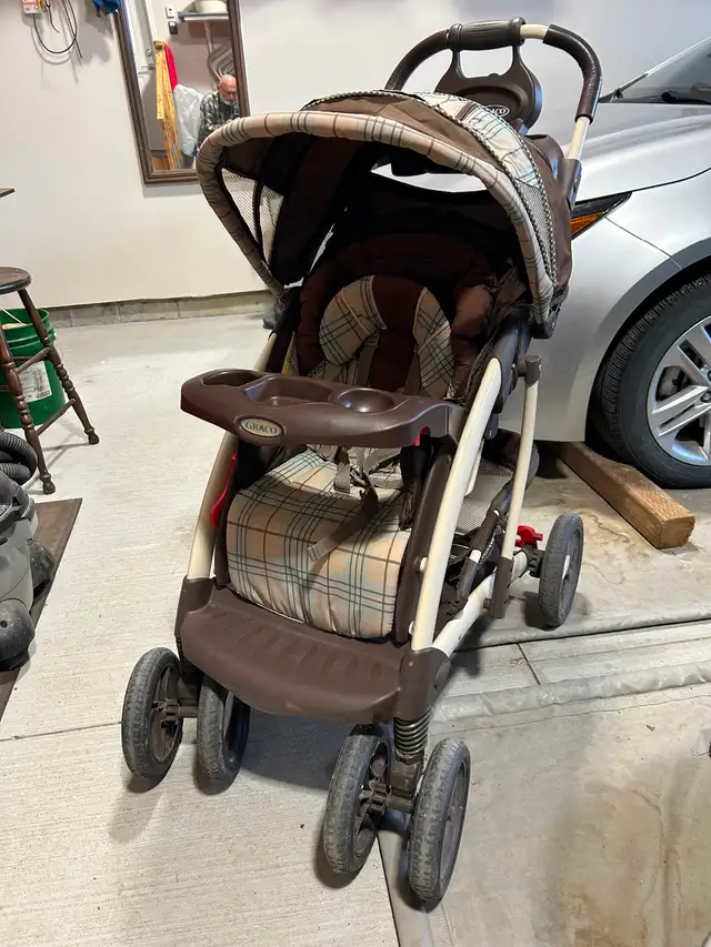 STROLLER: works Great ! Very Nice Shape !
