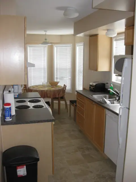 1 MAY - Furnished Room for Mature Female Student - Bank/Walkley - Photo 6