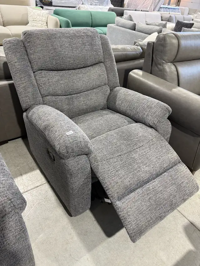 Fabric manual recliner in brown or grey - Photo 3