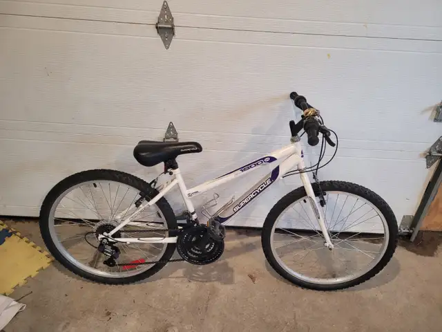 Vélo a vendre 50$ Comme neuf 514-804-4528