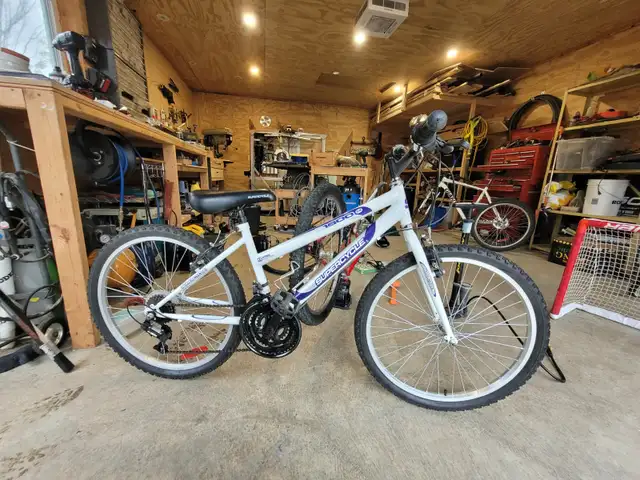 Vélo a vendre 50$ Comme neuf 514-804-4528 - Photo 2