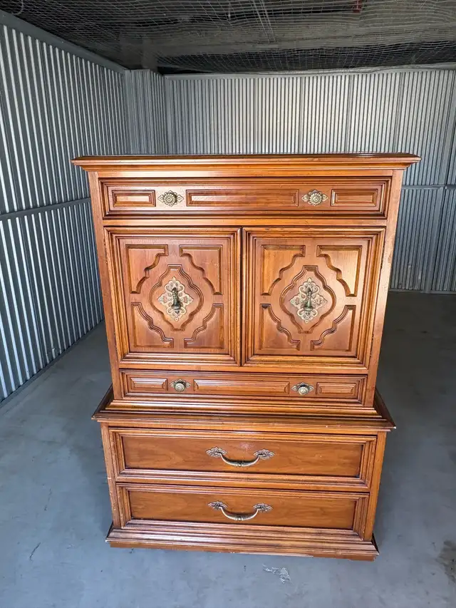 Free delivery used Vintage Wooden Armoire / Dresser - Photo 2
