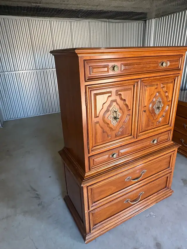 Free delivery used Vintage Wooden Armoire / Dresser - Photo 3